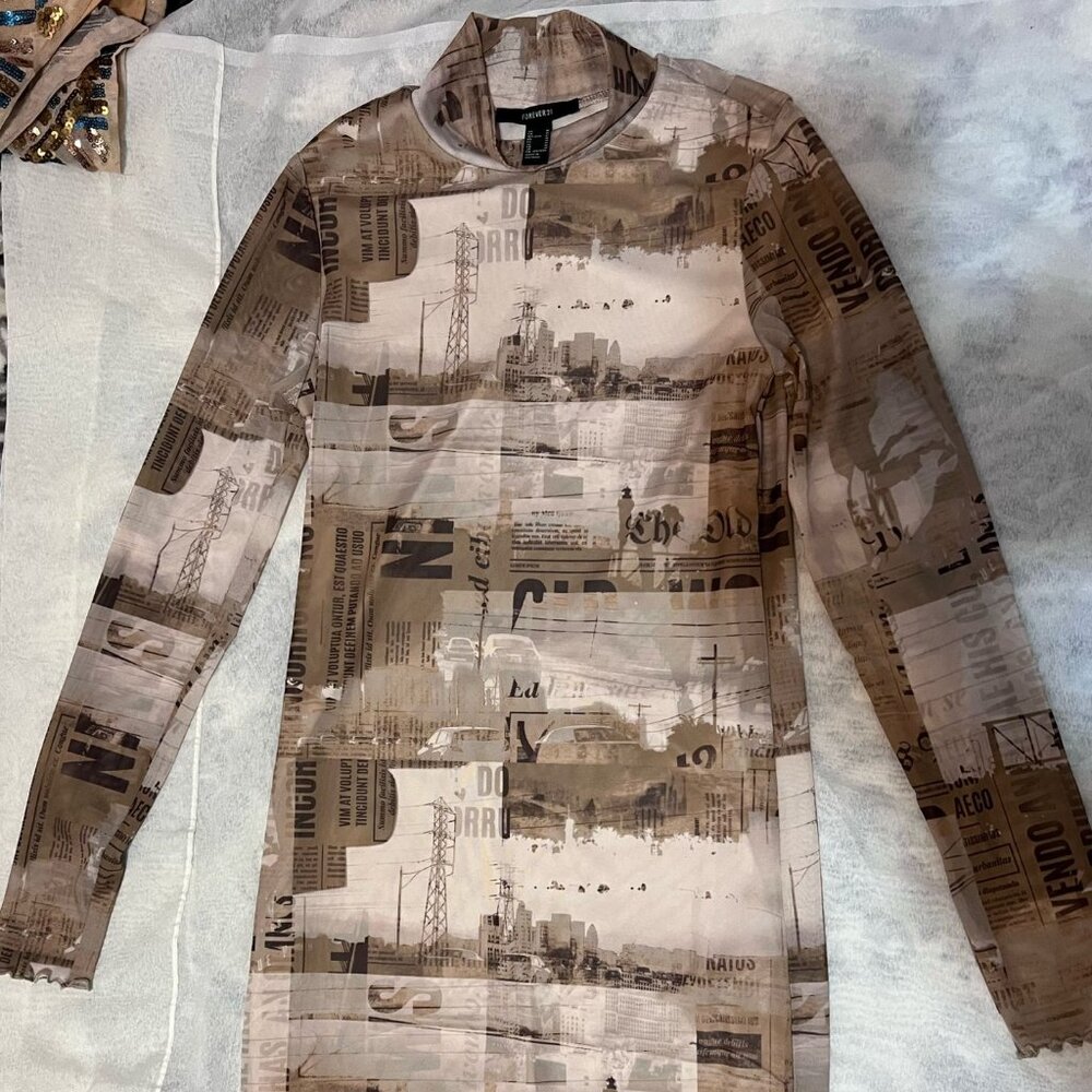 TURTLENECK  NEWSPAPER DRESS